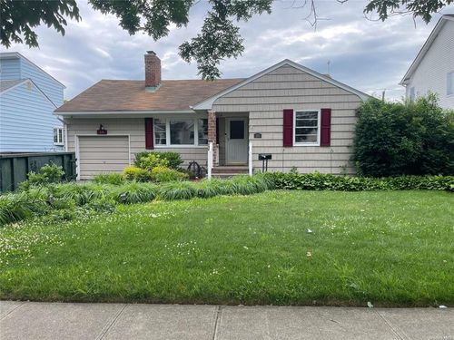 14 Heather Ln, Plainview, NY, 11803-5104 | Card Image