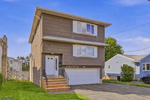 1135 Stonewall Ln, Secaucus, NJ, 07094-4113 | Card Image