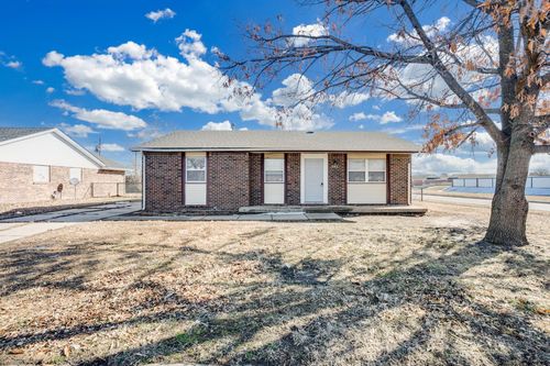 502 N Summitlawn St, Wichita, KS, 67212-3327 | Card Image