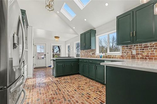 107 E Santa Fe Trl, Kansas City, MO, 64145-1063 | Card Image