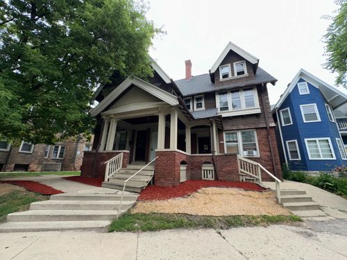 1862 N Cambridge Ave, Milwaukee, WI, 53202-1724 | Card Image