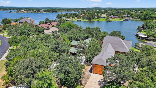 214 Kiowa Dr E, Lake Kiowa, TX, 76240-9245 | Card Image