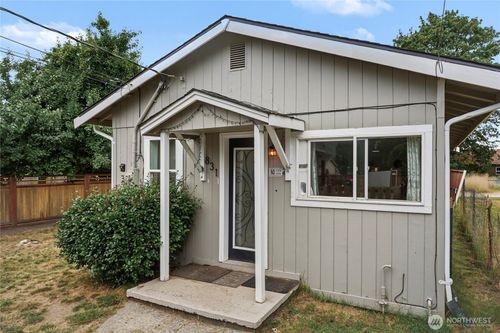 2-831 E 47th St, Tacoma, WA, 98404-2802 | Card Image