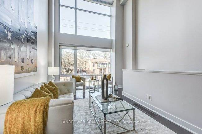 991 Dundas St E, House attached with 3 bedrooms, 3 bathrooms and 1 parking in Toronto ON | Image 10