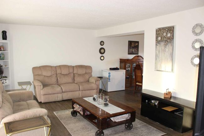 418 7 Street, Home with 4 bedrooms, 2 bathrooms and 3 parking in Picture Butte AB | Image 3