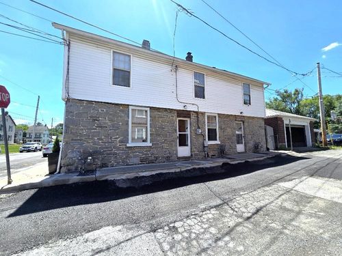 526 Pearl St, CATASAUQUA, PA, 18032-1109 | Card Image