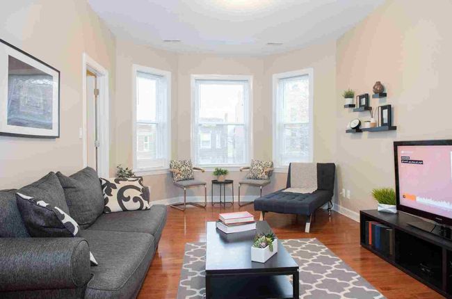 2 - 2213 W Addison St, Condo with 3 bedrooms, 1 bathrooms and 2 parking in Chicago IL | Image 4