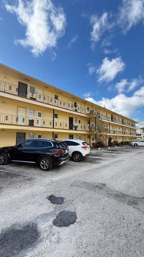 d106-20201 Ne 29th Ct, Aventura, FL, 33180-2011 | Card Image