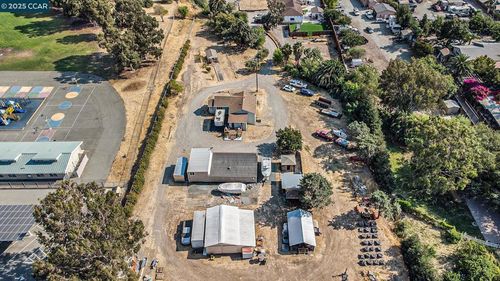 380 Pacifica Ave, Bay Point, CA, 94565-1327 | Card Image