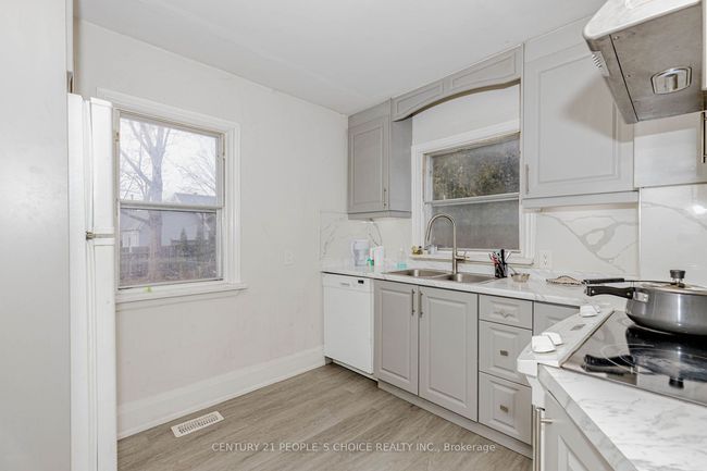 22 Rogers Rd, House other with 4 bedrooms, 2 bathrooms and 4 parking in Brampton ON | Image 17
