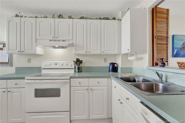 APT-1103 - 10600 S Ocean Dr, Condo with 2 bedrooms, 2 bathrooms and null parking in Jensen Beach FL | Image 8