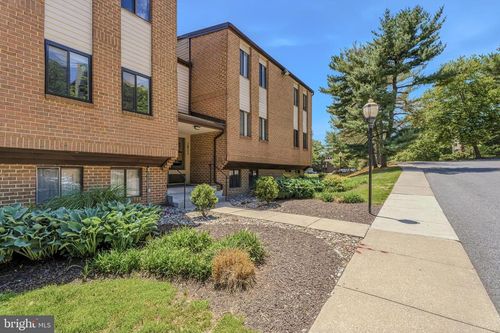 t-2-1811 Snow Meadow Ln, BALTIMORE, MD, 21209-5812 | Card Image
