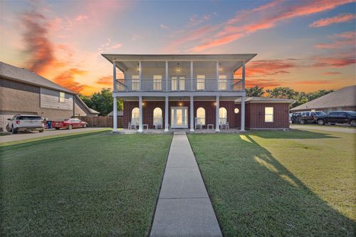 905 Royse Ridge Rd, Ennis, TX, 75119-8234 | Card Image