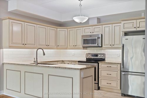 213-4644 Pettit Ave, Niagara Falls, ON, L2E0B4 | Card Image