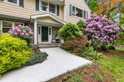 96 Warren St, Somers, NY, 10589-1911 | Card Image