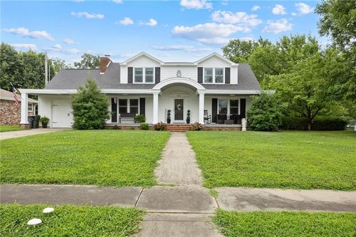 829 S College St, Nevada, MO, 64772-2826 | Card Image