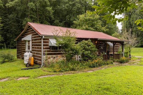 3916 Traphill Rd, Hays, NC, 28635-9255 | Card Image