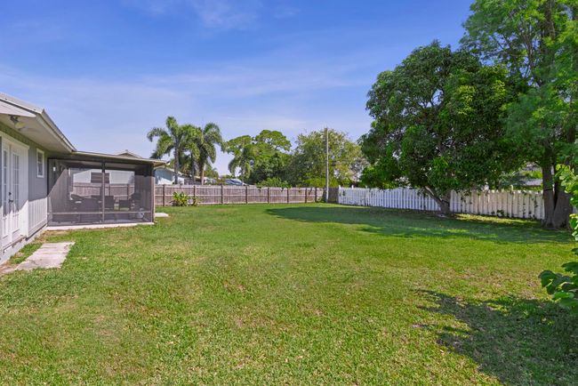 733 Se Academy Ln, House other with 2 bedrooms, 2 bathrooms and null parking in Port St. Lucie FL | Image 25