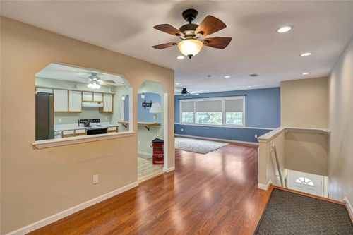 36 Gazebo Ln, Holtsville, NY, 11742-1638 | Card Image