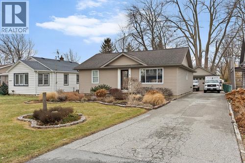 226 Maidstone Ave E, Essex, ON, N8M2J9 | Card Image