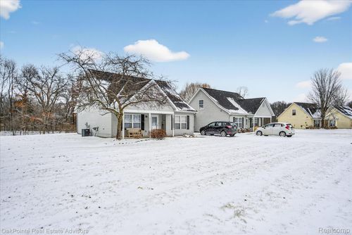 711 Cattail Ln, Pinckney, MI, 48169-8039 | Card Image