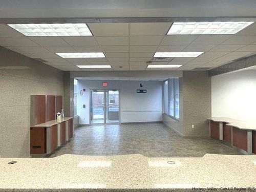 142 Schwenk Dr, Kingston, NY, 12401-2940 | Card Image