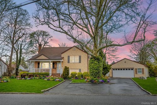 88 Evans Ave, Albertson, NY, 11507-1827 | Card Image