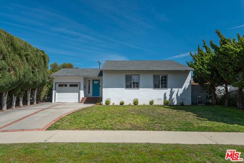 5461 W 77th St, Westchester, CA, 90045-3211 | Card Image