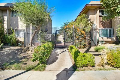 20 - Wicks Street, Townhouse with 2 bedrooms, 2 bathrooms and 2 parking in Sun Valley CA | Image 2