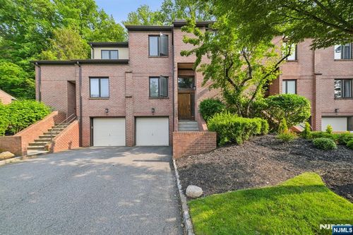 30 Andrea Dr, Caldwell, NJ, 07006-4727 | Card Image