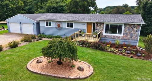 103 W Sherman St, Holly, MI, 48442-1519 | Card Image