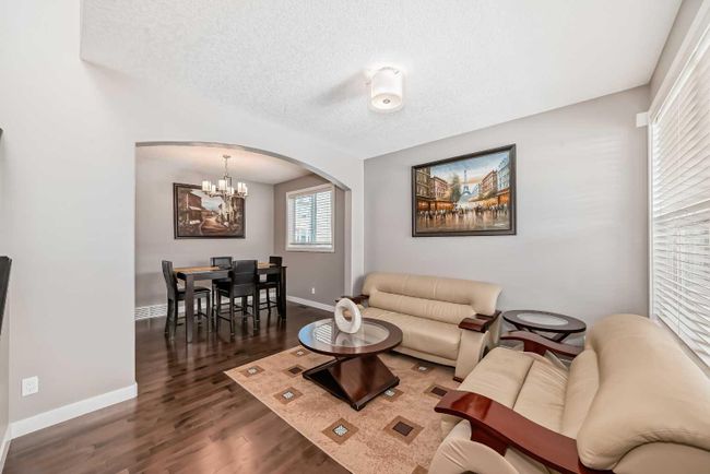 18 Rockford Road Nw, Home with 4 bedrooms, 3 bathrooms and 4 parking in Calgary AB | Image 7