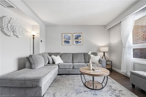 44-423 Westwood Dr, Kitchener, ON, N2M5B5 | Card Image