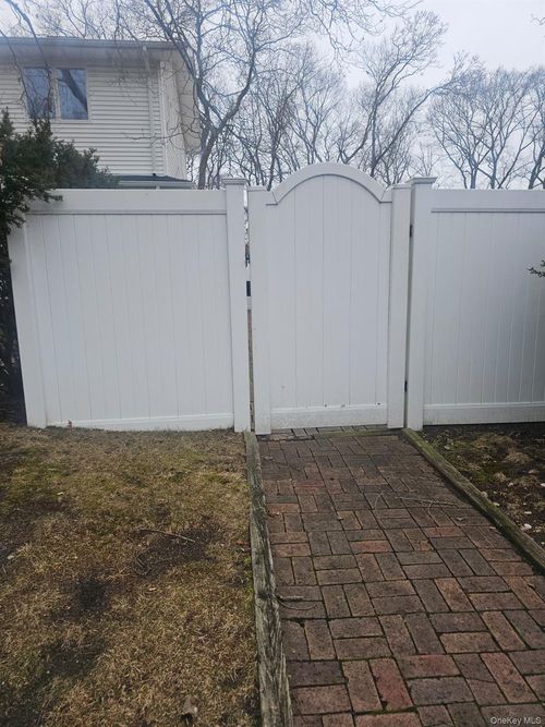 31 Albermarle Ave, Holtsville, NY, 11742-1630 | Card Image