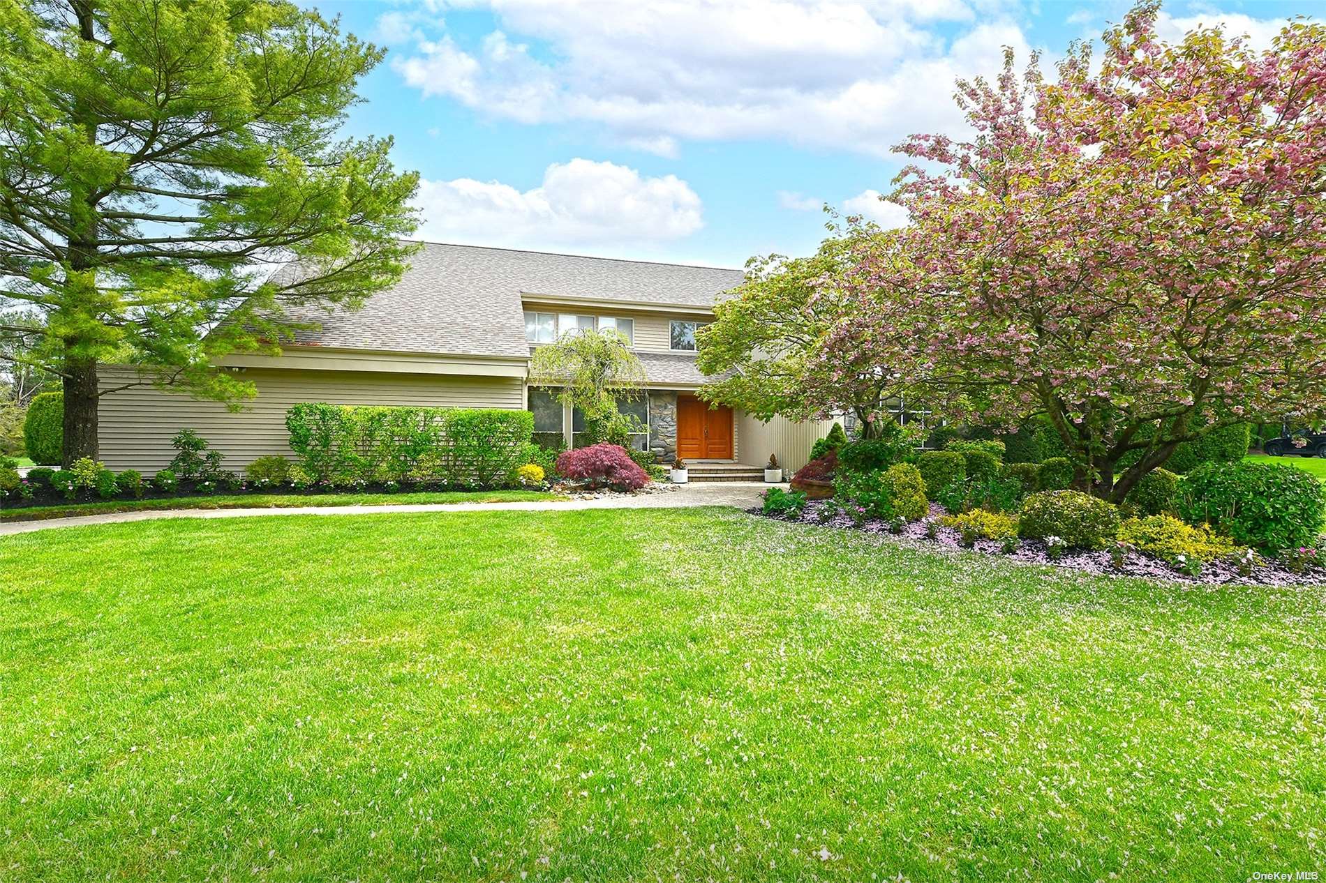 Swarthmore Ln, Dix Hills, NY 11746