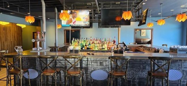 Bar with a community bar | Image 6