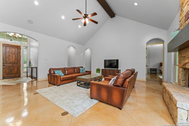 574 Deep Water Dr, House other with 3 bedrooms, 3 bathrooms and null parking in Spring Branch TX | Image 5