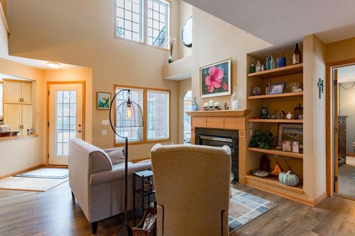 1520 Hunter Hill Rd, Hudson, WI, 54016-5833 | Card Image