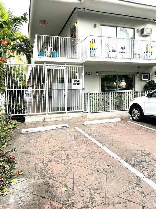 apt-5-921 Meridian Ave, Miami Beach, FL, 33139-8428 | Card Image