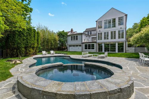 746 The Pkwy, Mamaroneck, NY, 10543-4227 | Card Image
