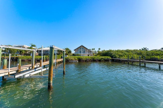 Boat lift on the bay | Image 58