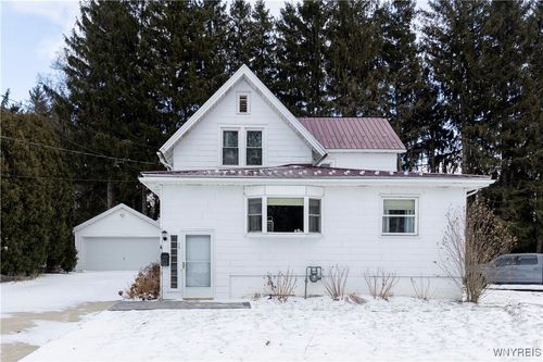 28 N Davis Street, Orchard Park, NY, 14127 | Card Image