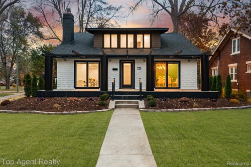 784 Barrington Rd, Grosse Pointe Park, MI, 48230-1725 | Card Image