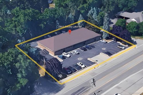 7805 Cooley Lake Rd, West Bloomfield, MI, 48324-3537 | Card Image