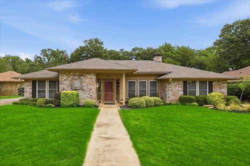 2816 N Creekwood Dr, Grapevine, TX, 76051-5663 | Card Image