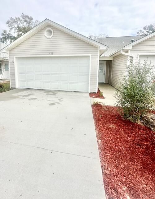 947 Tray Dr, Fort Walton Beach, FL, 32547-1964 | Card Image