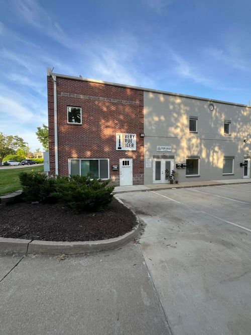 1-2011 Chapel Plaza Ct, Columbia, MO, 65203-6398 | Card Image