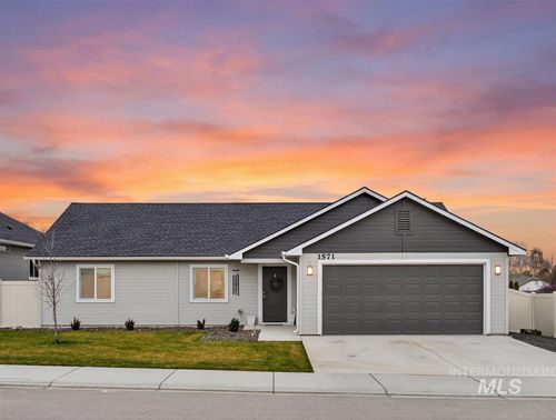 1571 Regency Way, Emmett, ID, 83617-3744 | Card Image