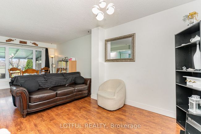 134 Royal Salisbury Way, House attached with 3 bedrooms, 2 bathrooms and 2 parking in Brampton ON | Image 5