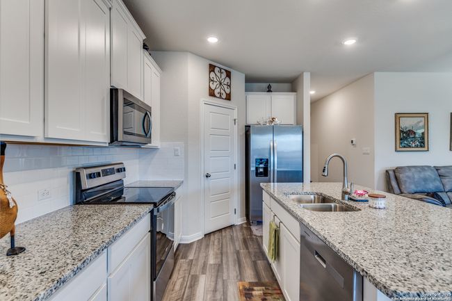 105 Ridgeway Pass, House other with 3 bedrooms, 2 bathrooms and null parking in Cibolo TX | Image 4